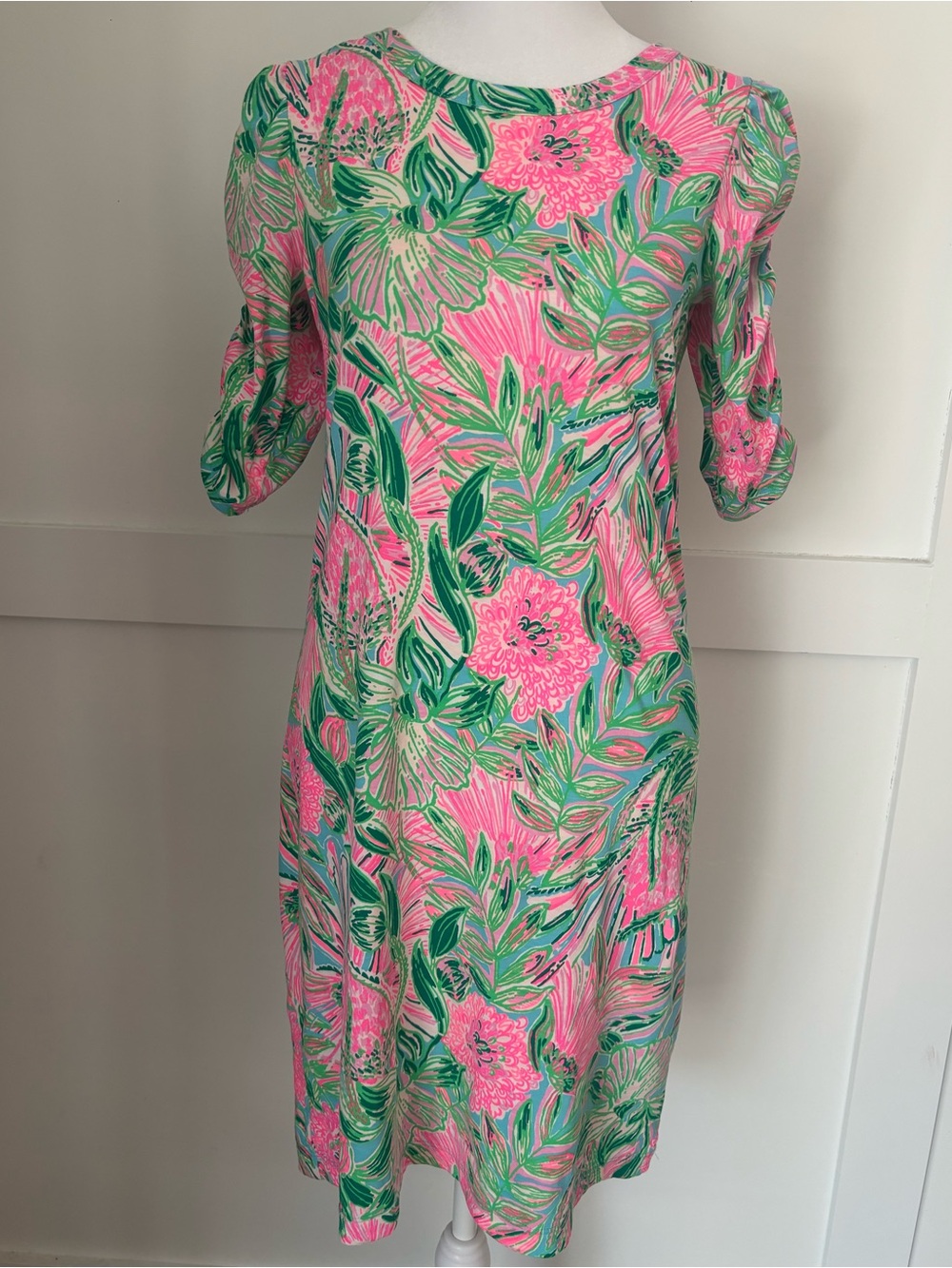 Lilly Pulitzer Coming in Hot Shift Dress size XS in great condition
